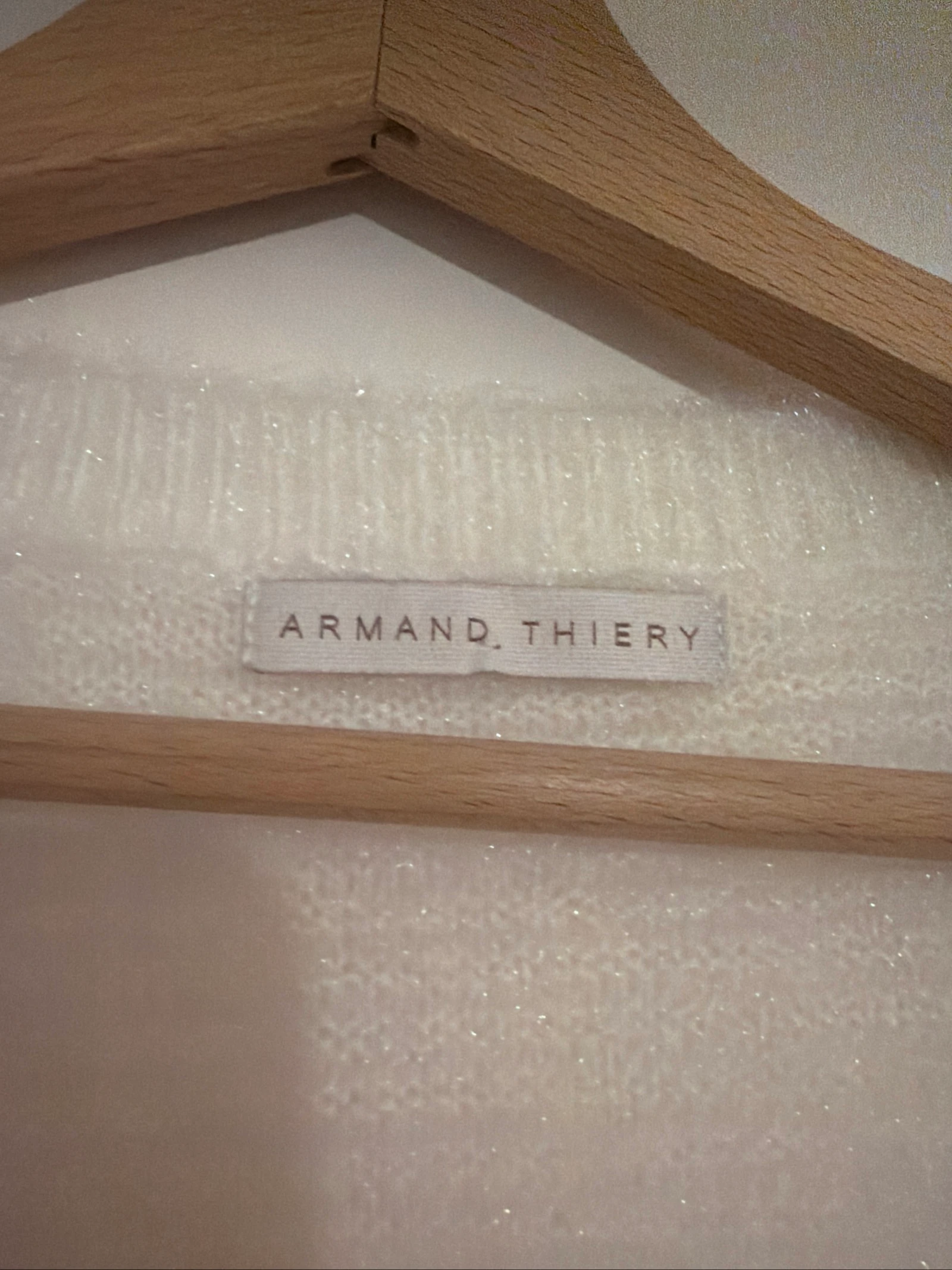 Chaleco blanco brillante para mujer talla S Armand Thierry en muy buen estado – photo 2
